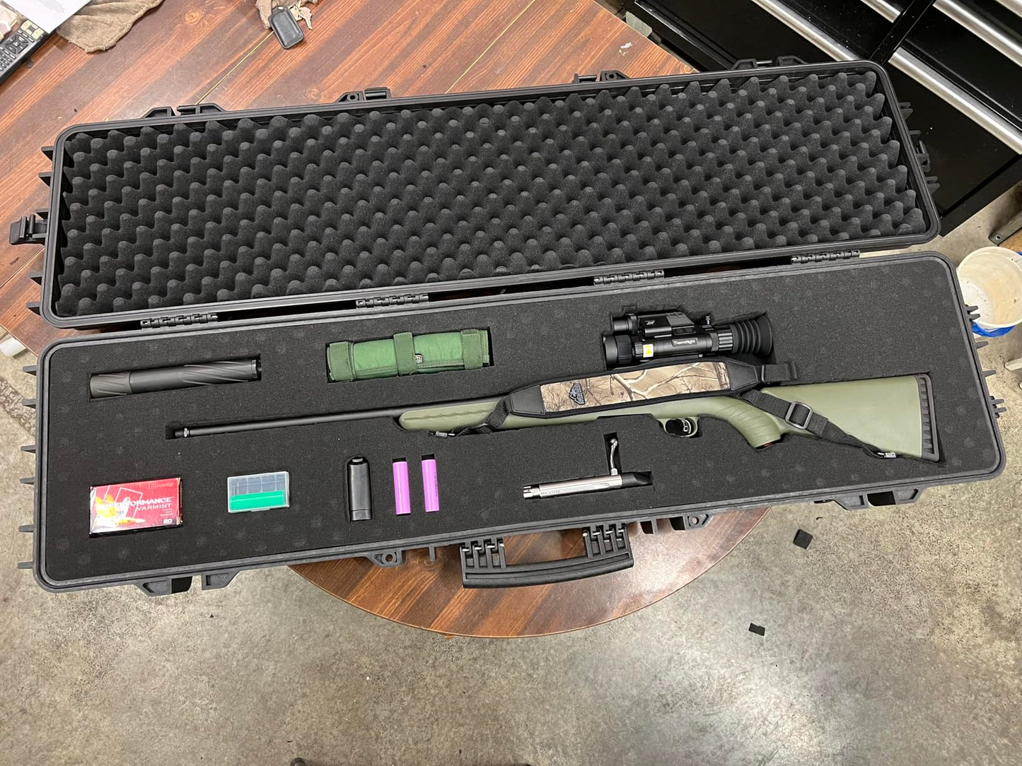 VEVOR Rifle Case, Rifle Hard Case with 3 Layers Fully-protective Foams, 42 inch lockable Hard Gun Case with Wheels, IP67 Waterproof & Crushproof, for Two Rifles or Shotguns, Airsoft Gun